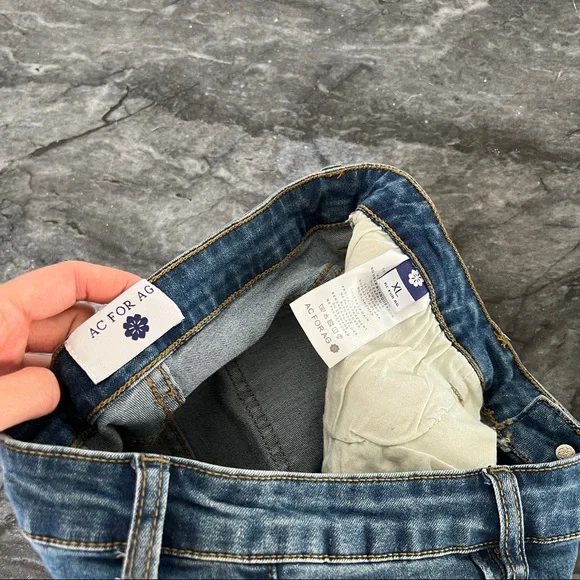 Split Design Jeans 👖 - Picture 5 of 8